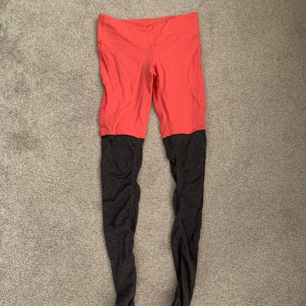 Alo goddess leggings in papaya (xs)